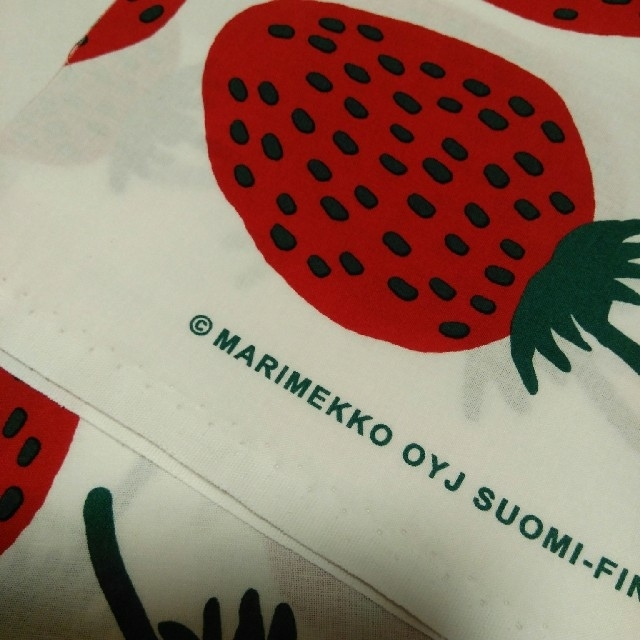 marimekko(マリメッコ)のマリメッコ　マンシッカ　ハギレ ハンドメイドの素材/材料(生地/糸)の商品写真