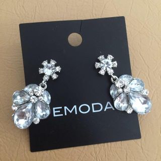 エモダ(EMODA)のEMODA ビジューピアス(ピアス)