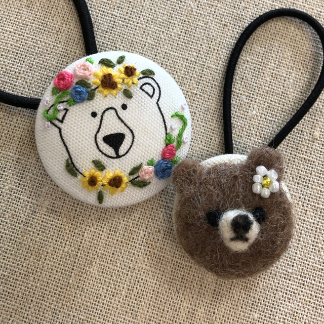 専用☆ ヘアゴム くま 花刺繍 くるみボタン ハンドメイド 117の通販 by