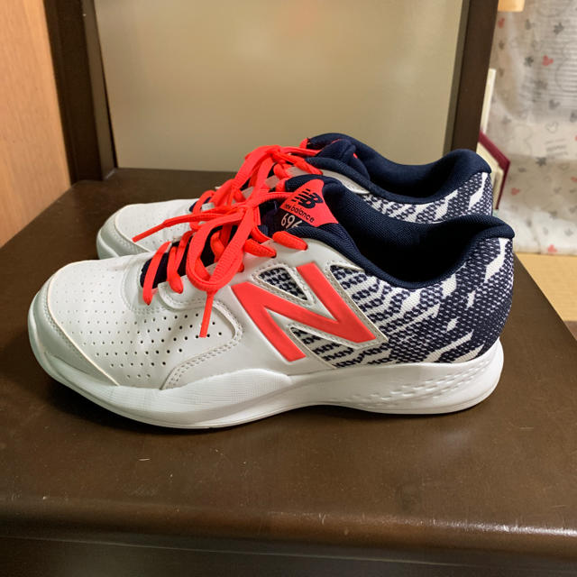 New Balance(ニューバランス)のニューバランス] テニスシューズ WCO696(現行モデル)レディース 25cm スポーツ/アウトドアのテニス(シューズ)の商品写真