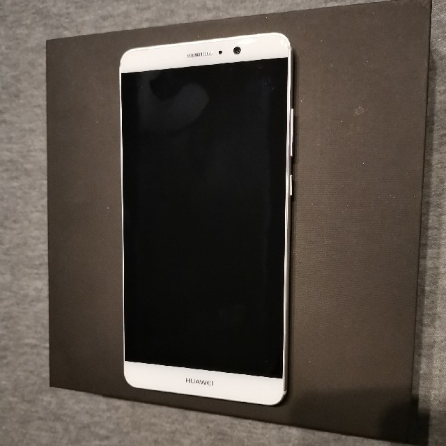 ANDROID(アンドロイド)のHUAWEI 5.9型 Mate9 SIMフリー　 ホワイト　Dual sim スマホ/家電/カメラのスマートフォン/携帯電話(スマートフォン本体)の商品写真