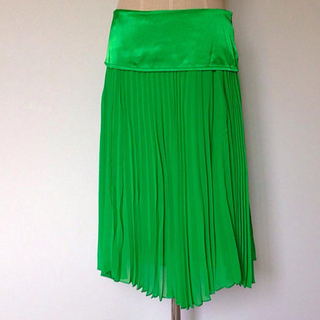 スライ(SLY)の★新品★ＳＬＹ  グリーン色 スカート(ひざ丈スカート)