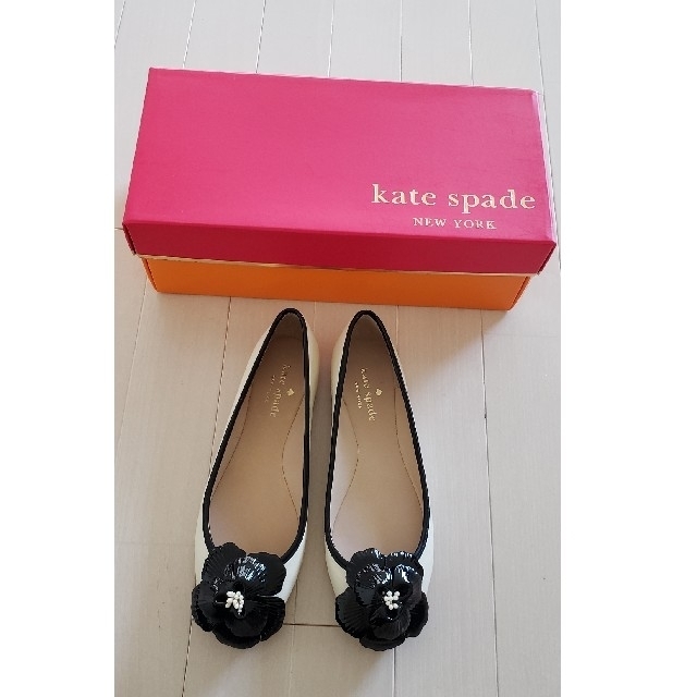 kate spade new york(ケイトスペードニューヨーク)のkate spade☆フラットパンプス☆美品 レディースの靴/シューズ(バレエシューズ)の商品写真