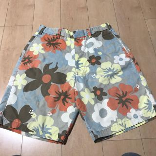 ステューシー(STUSSY)のstussy 花柄パンツ(ショートパンツ)