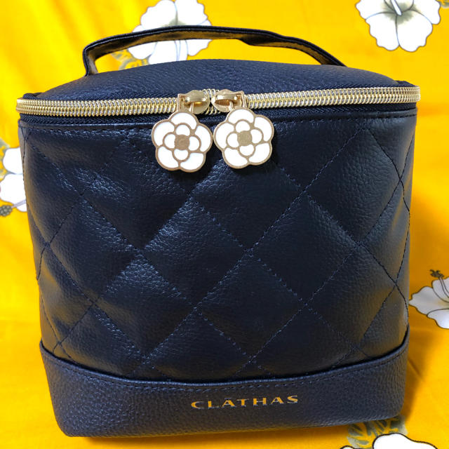 CLATHAS(クレイサス)のCLATHASのバニティバッグとハンカチのセット レディースのファッション小物(ポーチ)の商品写真