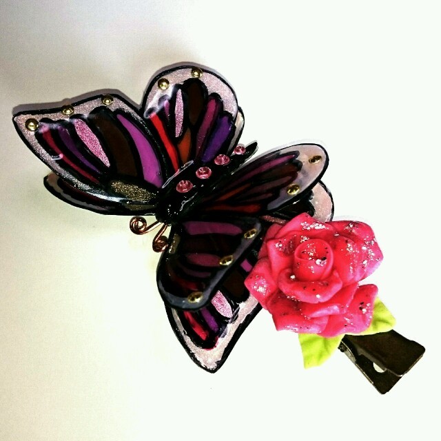 3D蝶とお花の髪どめ レディースのヘアアクセサリー(バレッタ/ヘアクリップ)の商品写真