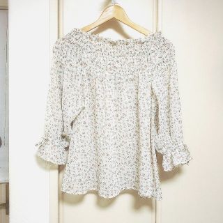 オリーブデオリーブ(OLIVEdesOLIVE)の【ほぼ新品】オリーブデオリーブ★花柄ブラウス(シャツ/ブラウス(半袖/袖なし))