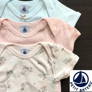 プチバトー(PETIT BATEAU)の【新品】プチバトー 12m プリント&カラー半袖ボディ3枚組 うさぎ(肌着/下着)