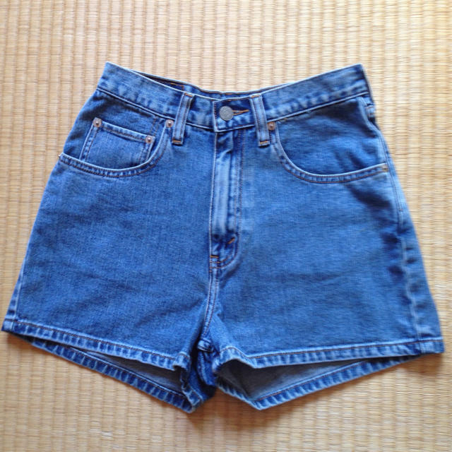 Levi's(リーバイス)の【しおりさん専用】【リーバイス】ショートパンツ レディースのパンツ(ショートパンツ)の商品写真