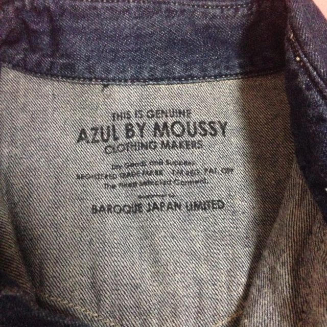 AZUL by moussy(アズールバイマウジー)のデニムシャツ レディースのトップス(シャツ/ブラウス(長袖/七分))の商品写真