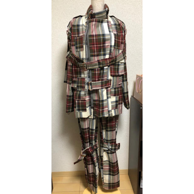 Vivienne Westwood(ヴィヴィアンウエストウッド)のpurunyp様専用★VivienneWestwood ボンテージ上下 レディースのジャケット/アウター(その他)の商品写真