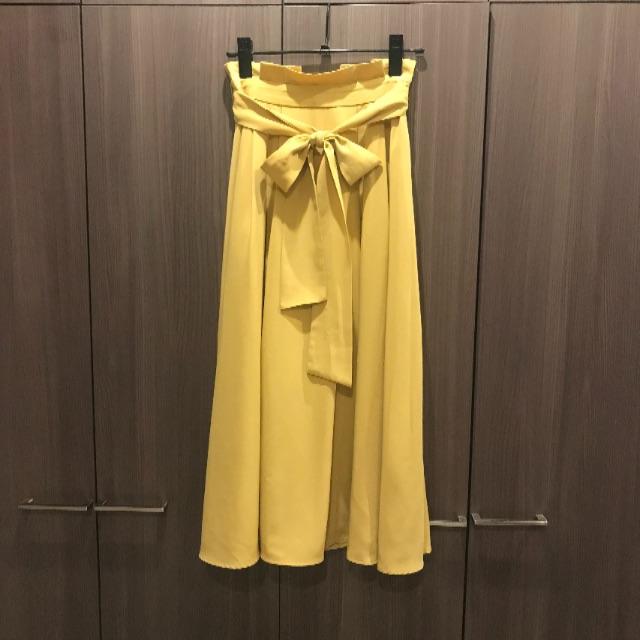 CECIL McBEE(セシルマクビー)のCECIL McBEE ロングスカート 黄色(マスタード) ウエストリボン  レディースのスカート(ロングスカート)の商品写真