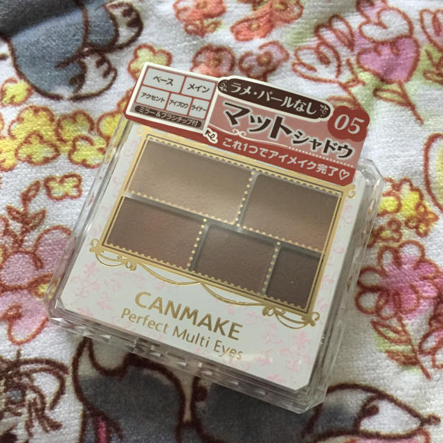 CANMAKE(キャンメイク)のキャンメイク パーフェクトマルチアイズ 新色 05 アーモンドモカ コスメ/美容のベースメイク/化粧品(アイシャドウ)の商品写真