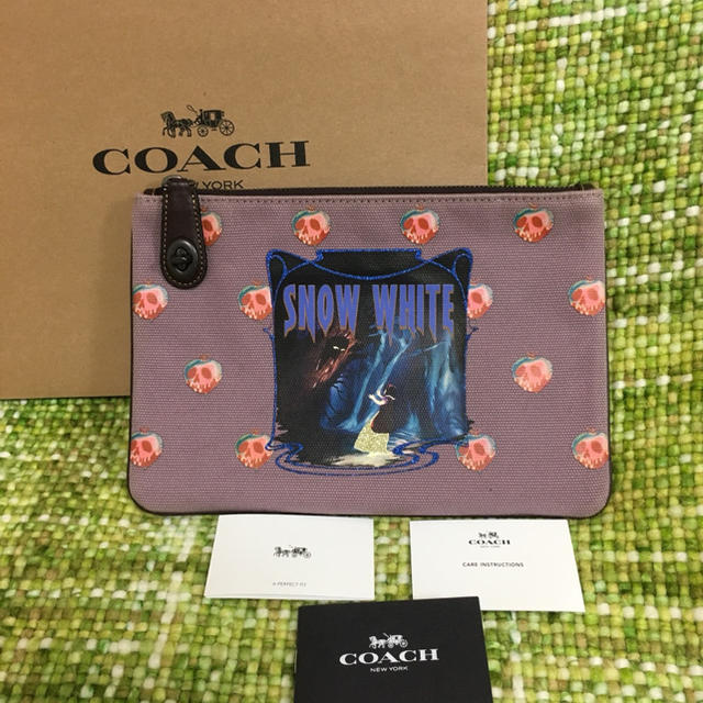 COACH - コーチ ディズニー ヴィランズ 毒リンゴ 白雪姫 クラッチ