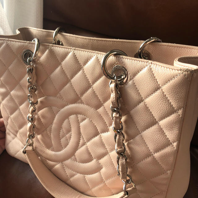 CHANEL(シャネル)のシャネル  マトラッセ チェーン トートバッグ ピンク レディースのバッグ(トートバッグ)の商品写真