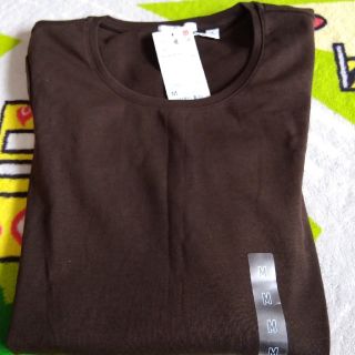 ユニクロ(UNIQLO)の値下げ！新品タグ付き☆ユニクロ　プレミアムコットン　長袖クルーネックＴ　Mサイズ(Tシャツ(長袖/七分))