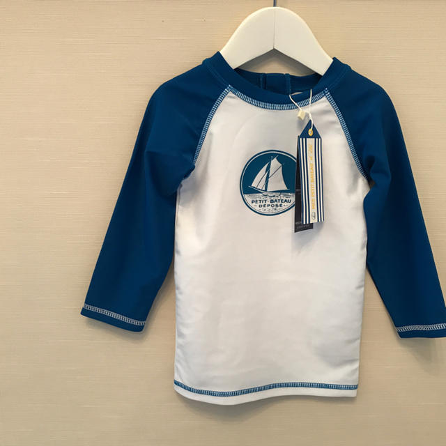 PETIT BATEAU(プチバトー)のプチバトー 19SS ロゴ入りラッシュガード 36m  キッズ/ベビー/マタニティのキッズ服男の子用(90cm~)(水着)の商品写真