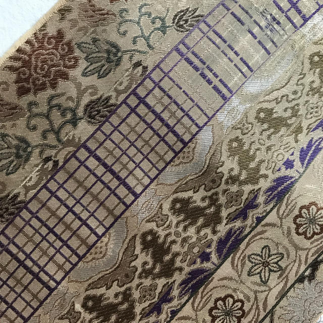 正絹 古裂 金茶緞子織 唐草模様 ハンドメイドの素材/材料(生地/糸)の商品写真
