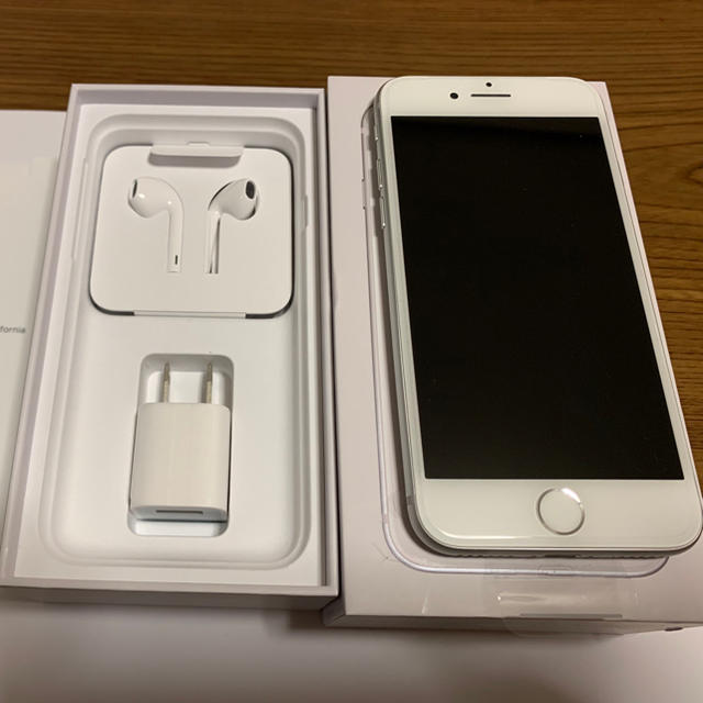 SB iPhone8 64GB スマホ/家電/カメラのスマートフォン/携帯電話(スマートフォン本体)の商品写真