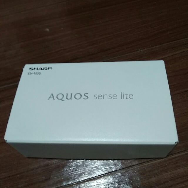 シャープ AQUOS sense lite SH-M05(ホワイト）ドコモ