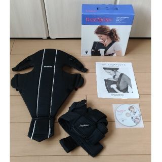 ベビービョルン(BABYBJORN)のベビービョルン 抱っこひも ブラック/ピンストライプ、コットン 送料込み(抱っこひも/おんぶひも)