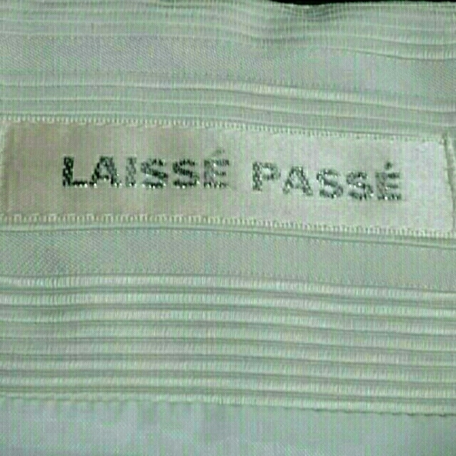 LAISSE PASSE(レッセパッセ)のレッセパッセ 白リボンフレアスカート レディースのスカート(ひざ丈スカート)の商品写真