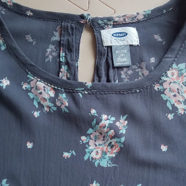 Old Navy(オールドネイビー)のOLD NAVY  花柄半袖ブラウス(150) キッズ/ベビー/マタニティのキッズ服女の子用(90cm~)(ブラウス)の商品写真