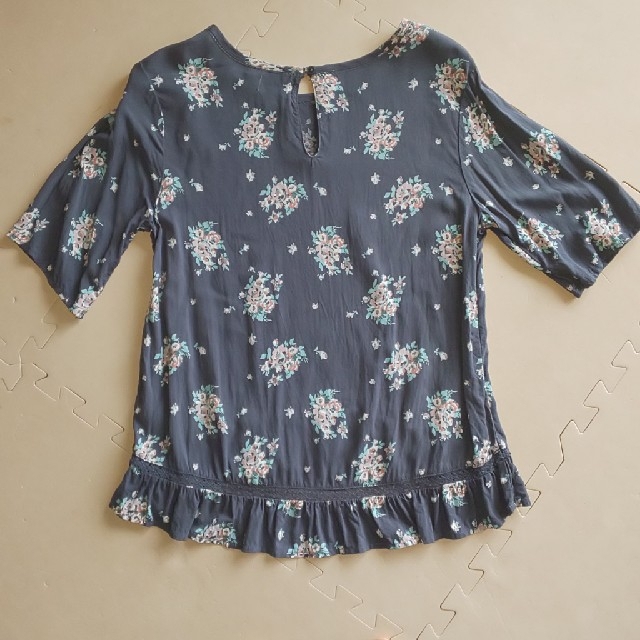 Old Navy(オールドネイビー)のOLD NAVY  花柄半袖ブラウス(150) キッズ/ベビー/マタニティのキッズ服女の子用(90cm~)(ブラウス)の商品写真