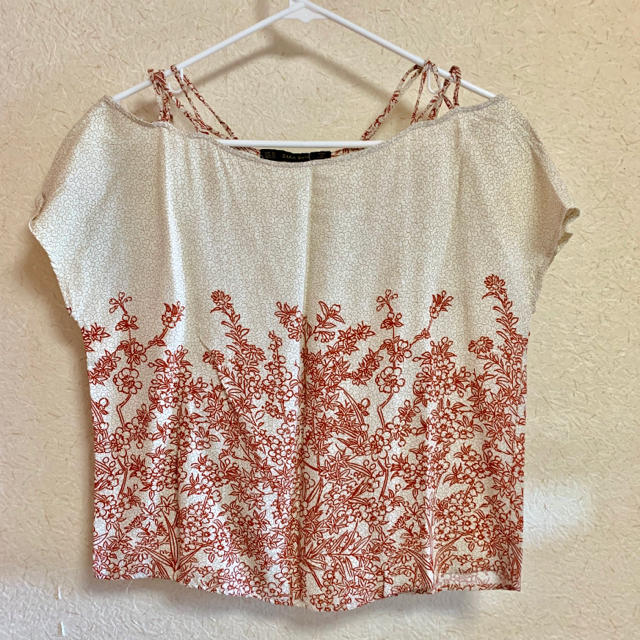 ZARA(ザラ)のZARA トップス レディースのトップス(Tシャツ(半袖/袖なし))の商品写真