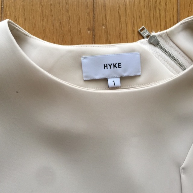 HYKE(ハイク)の hyke ハイク 半袖 カットソーシャツブラウス レディースのトップス(シャツ/ブラウス(半袖/袖なし))の商品写真