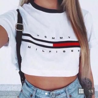 トミーヒルフィガー(TOMMY HILFIGER)のトミーヒルフィガー ショート丈トップス(Tシャツ(半袖/袖なし))