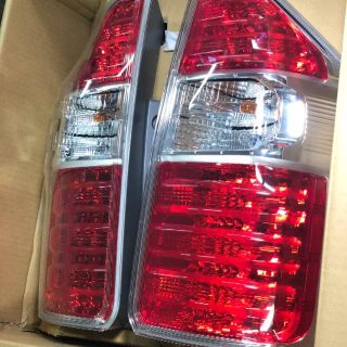 トヨタ(トヨタ)のトヨタ ノア 純正 テールランプ(車種別パーツ)