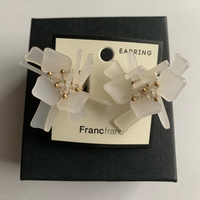 Francfranc(フランフラン)のフラワーモチーフイヤリング レディースのアクセサリー(イヤリング)の商品写真