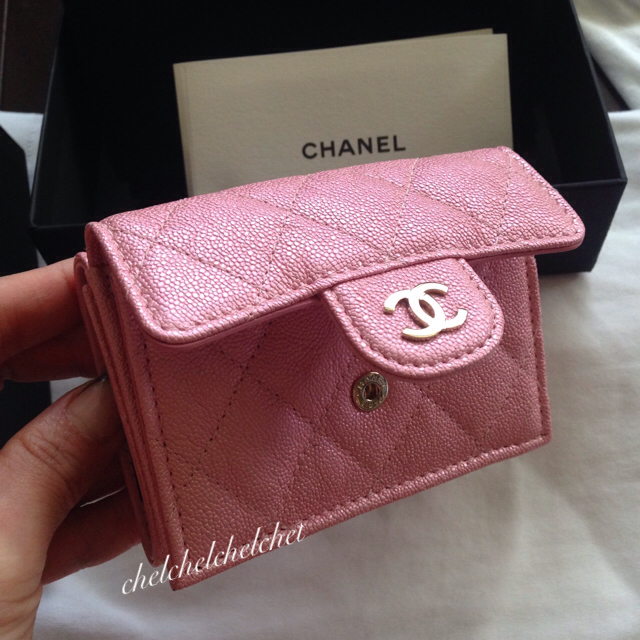CHANEL(シャネル)のhana様 専用ページ 新品 シャネル コンパクト ミニ財布 パールピンク レディースのファッション小物(財布)の商品写真