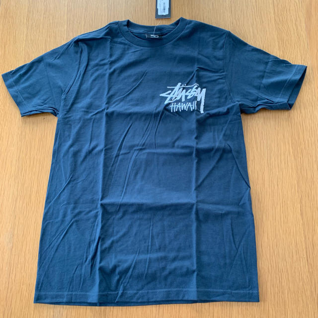 STUSSY(ステューシー)のSTUSSY HAWAII 限定Tシャツ レディース 新品NAVY サイズ XS レディースのトップス(Tシャツ(半袖/袖なし))の商品写真