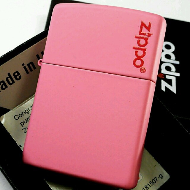 早い者勝ち♥zippo♥ピンクマットロゴ メンズのファッション小物(タバコグッズ)の商品写真