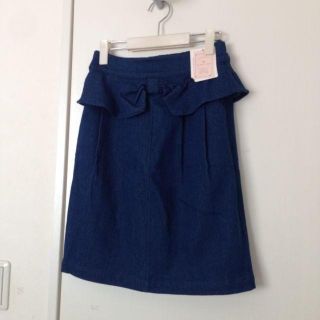 マジェスティックレゴン(MAJESTIC LEGON)の新品タグつき♡ペプラムデニムスカート♡(ひざ丈スカート)