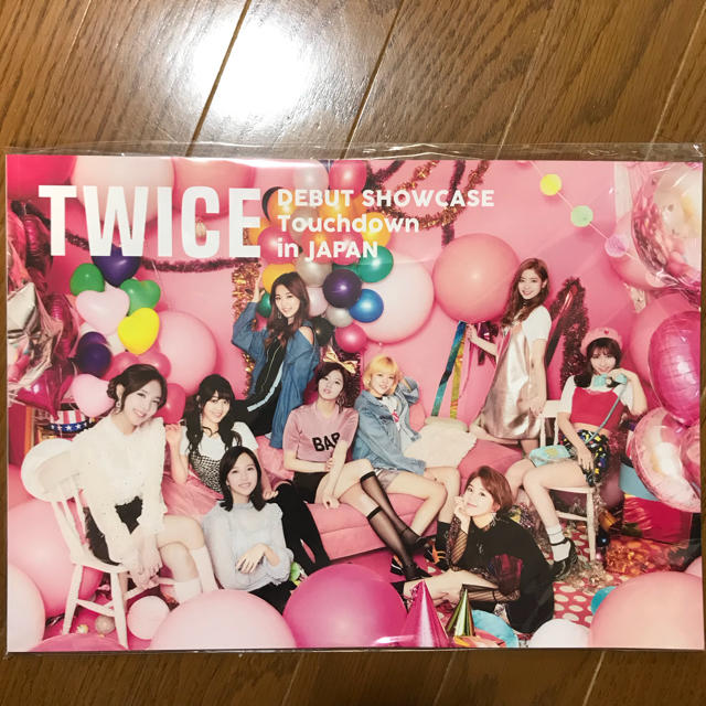 Waste(twice)(ウェストトゥワイス)のtwice タッチダウン パンフレット 未開封 エンタメ/ホビーのCD(K-POP/アジア)の商品写真