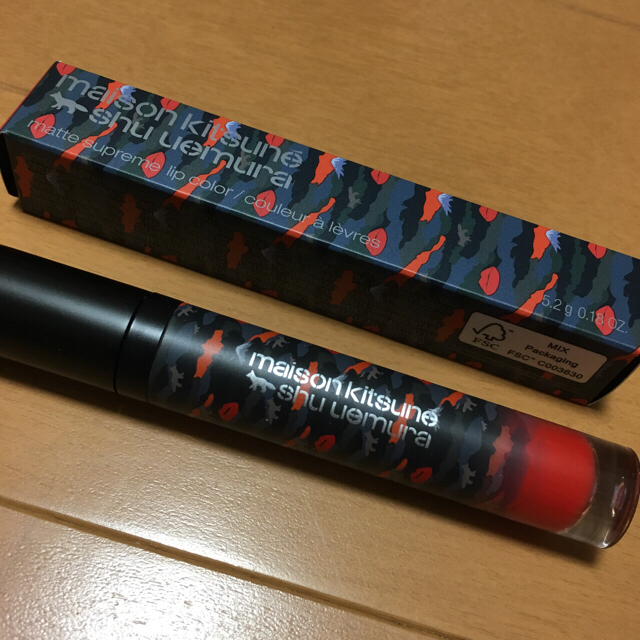 shu uemura(シュウウエムラ)のシュウウエムラ メゾンキツネコラボ マットシュプリアMOR570 コスメ/美容のベースメイク/化粧品(リップグロス)の商品写真