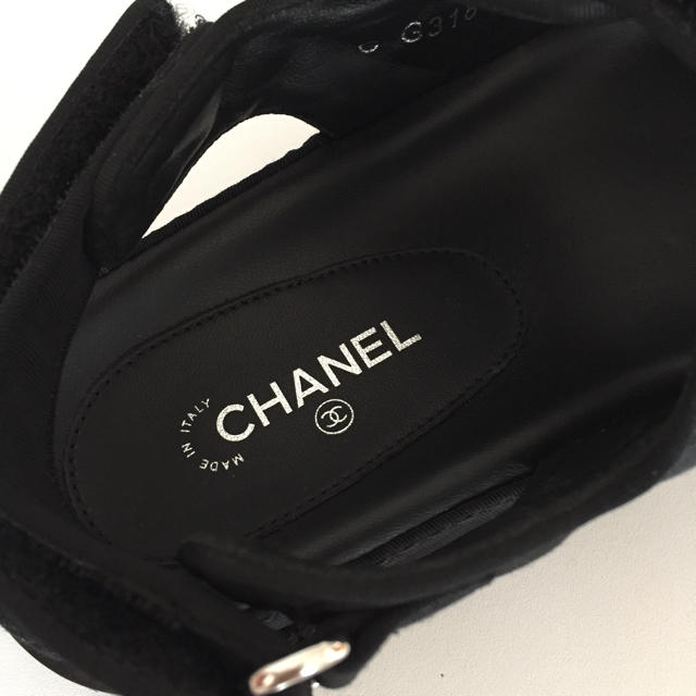 CHANEL(シャネル)の新品未使用 CHANEL スポーツ サンダル 38C レディースの靴/シューズ(サンダル)の商品写真