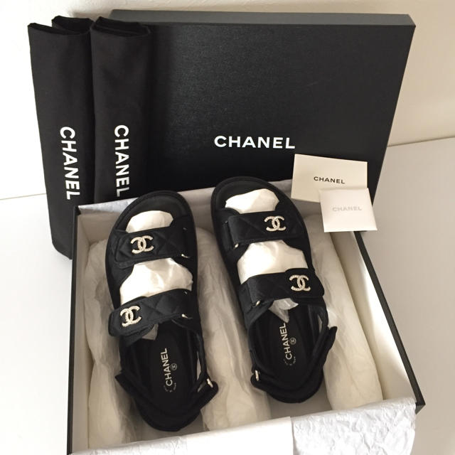 CHANEL(シャネル)の新品未使用 CHANEL スポーツ サンダル 38C レディースの靴/シューズ(サンダル)の商品写真