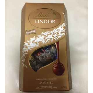 リンツ(Lindt)のちゃやさま専用LINDT LINDOR リンツ リンドール アソート600g(菓子/デザート)