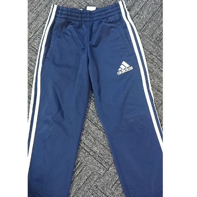 adidas(アディダス)のアディダス adidas 140 ジャージ ネイビー 紺 キッズ/ベビー/マタニティのキッズ服男の子用(90cm~)(パンツ/スパッツ)の商品写真