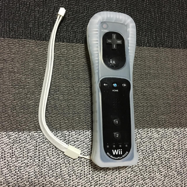 Wii(ウィー)のwii  モーションプラス ブラック レッド エンタメ/ホビーのゲームソフト/ゲーム機本体(家庭用ゲーム機本体)の商品写真