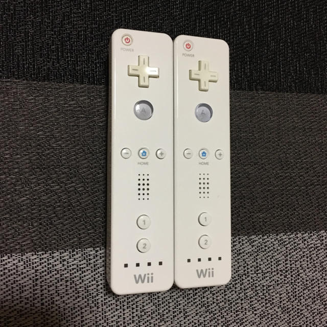 Wii(ウィー)のwii  リモコン 3本 ドンキーゴングリターンズ エンタメ/ホビーのゲームソフト/ゲーム機本体(家庭用ゲーム機本体)の商品写真