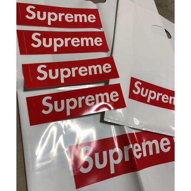 Supreme(シュプリーム)のSupreme ステッカー4枚 ショッパー2枚セット 自動車/バイクのバイク(ステッカー)の商品写真