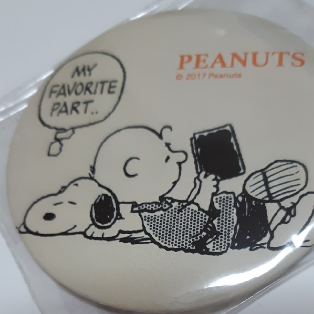 SNOOPY(スヌーピー)のスヌーピー　缶バッジ(白) エンタメ/ホビーのアニメグッズ(バッジ/ピンバッジ)の商品写真