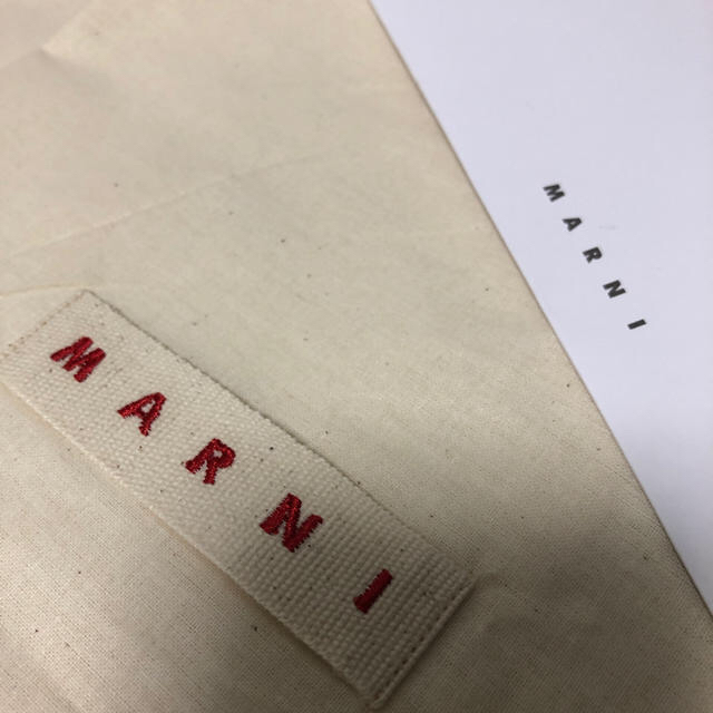 Marni(マルニ)の♯23 マルニ ブランド刺繍ロゴネーム付きエコバッグ 新品 期間限定販売 レディースのバッグ(エコバッグ)の商品写真