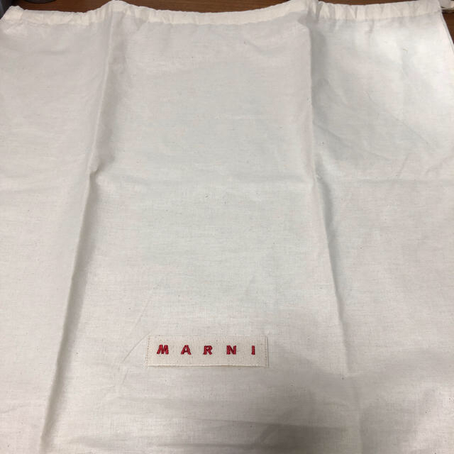 Marni(マルニ)の♯23 マルニ ブランド刺繍ロゴネーム付きエコバッグ 新品 期間限定販売 レディースのバッグ(エコバッグ)の商品写真