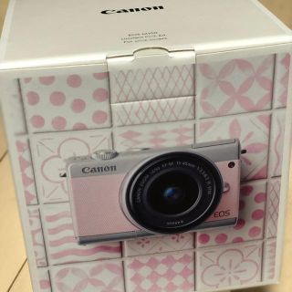 キヤノン(Canon)のキヤノン EOS M100 リミテッドピンクキット 新品未使用(ミラーレス一眼)